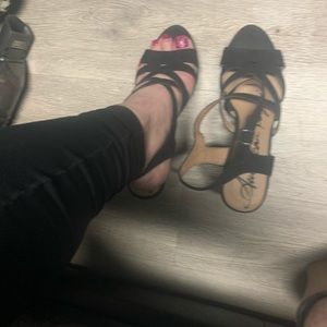 Black wedges